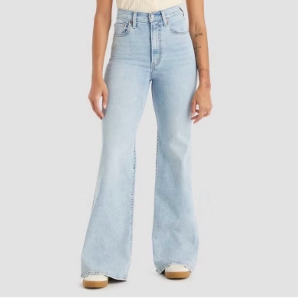 Levi's Ribcage Bell Flare Jean in Bells & Whistles 32